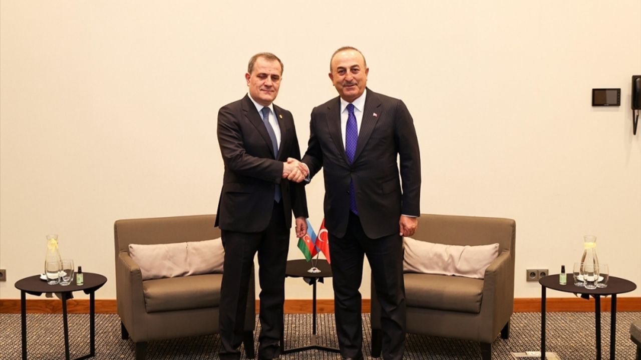 Dışişleri Bakanı Çavuşoğlu, Azerbaycanlı mevkidaşı ile görüştü