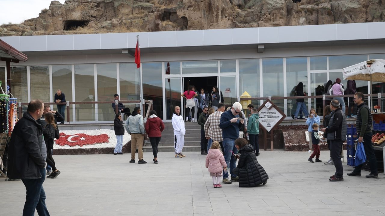 Kapadokya'nın yer altı şehirleri yurt içi ve dışından turist çekiyor