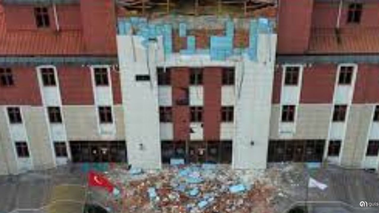 Adalet Bakanı Bozdağ, depremde hasar gören Düzce Adliyesinde incelemelerde bulundu: