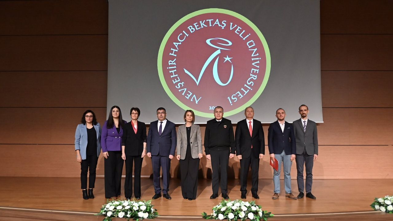 Vali Becel, Nevşehir Üniversitesi'nde düzenlenen programa katıldı