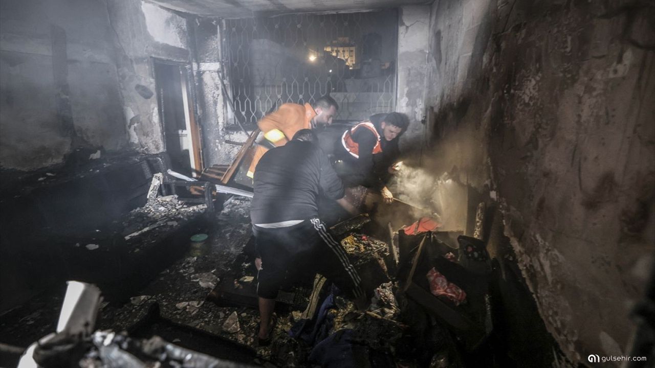 Gazze'de Cebaliya Mülteci Kampı'nda bir binada çıkan yangında 21 kişi öldü