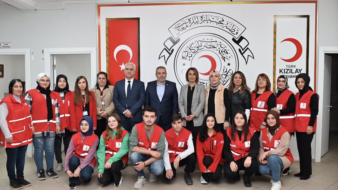 Vali İnci Sezer Becel, Kızılay Nevşehir Şube Başkanlığı'nı ziyaret etti