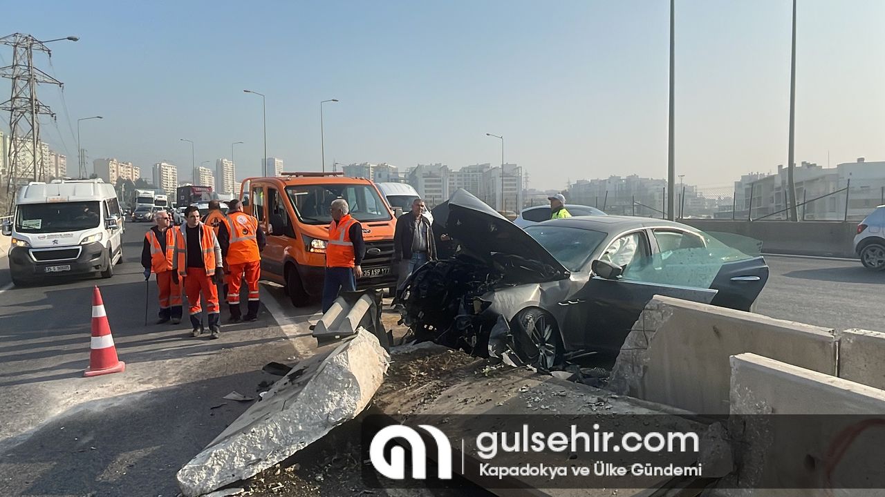 İzmir'de otomobil beton bariyere çarptı, 1 ölü 1 yaralı