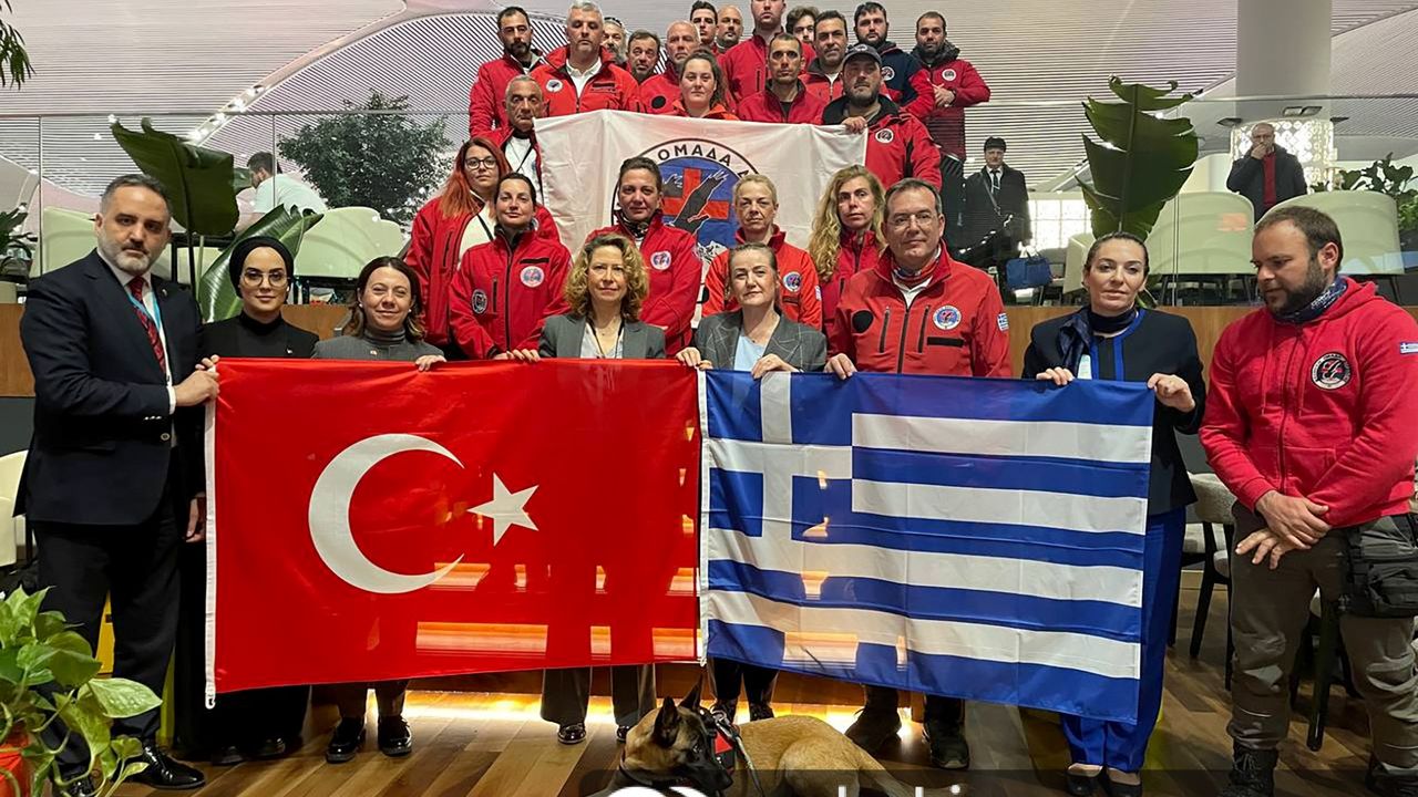 Yunanistanlı arama kurtarma ekibi Selanik'e döndü