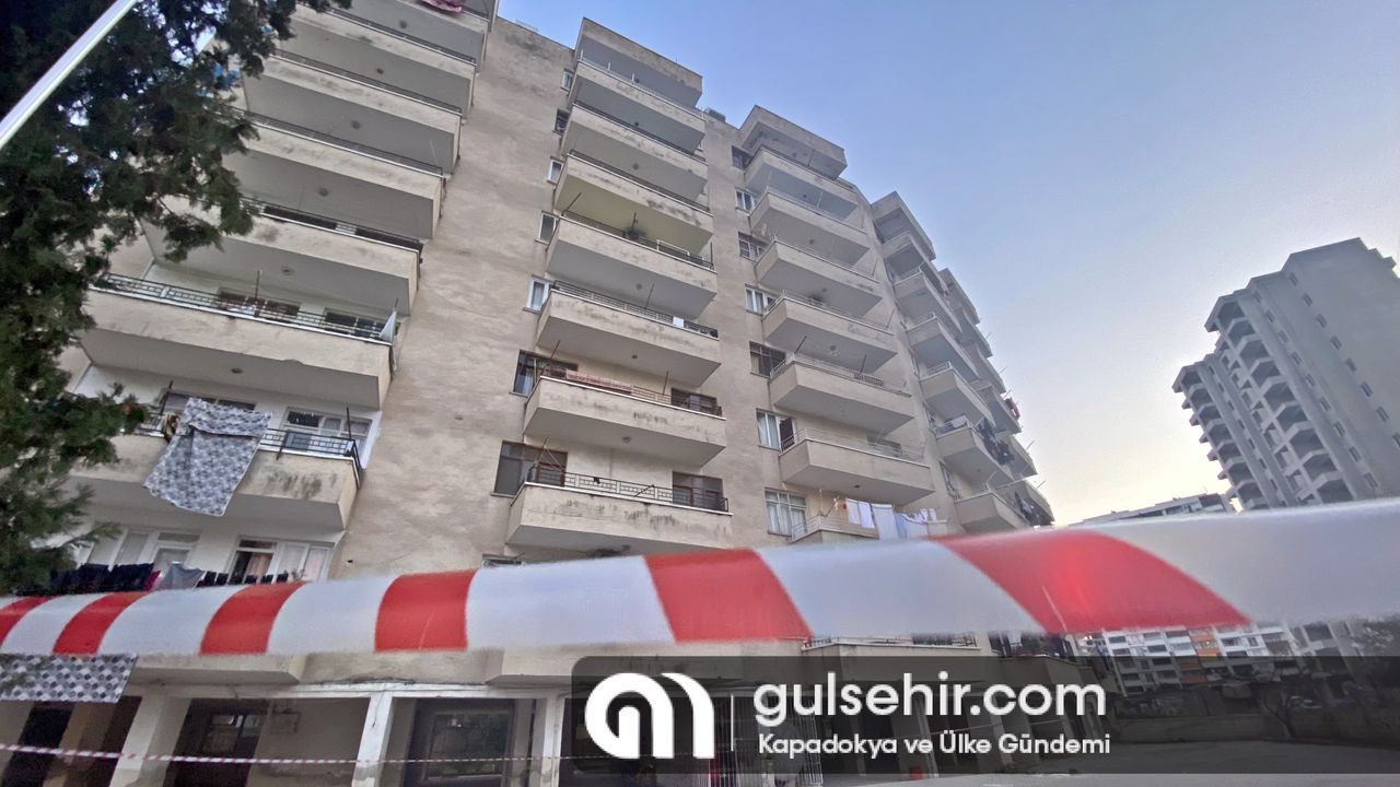 Mersin'de hasar gören 8 katlı bina boşaltıldı