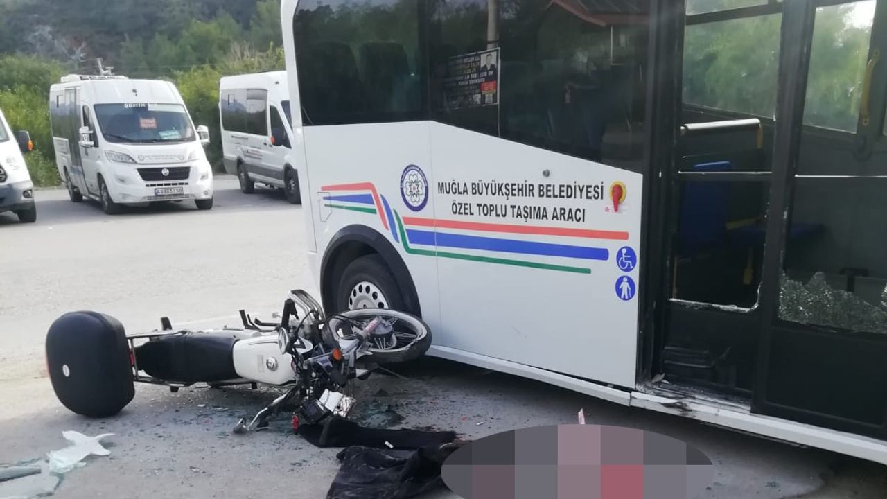 Muğla'da minibüs ile motosiklet çarpıştı, 1 kişi ağır yaralı
