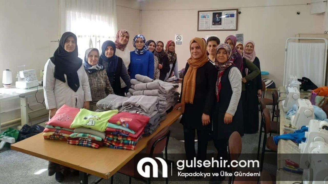Kozaklı Halk Eğitim Merkezi depremzedelere kıyafet üretiyor