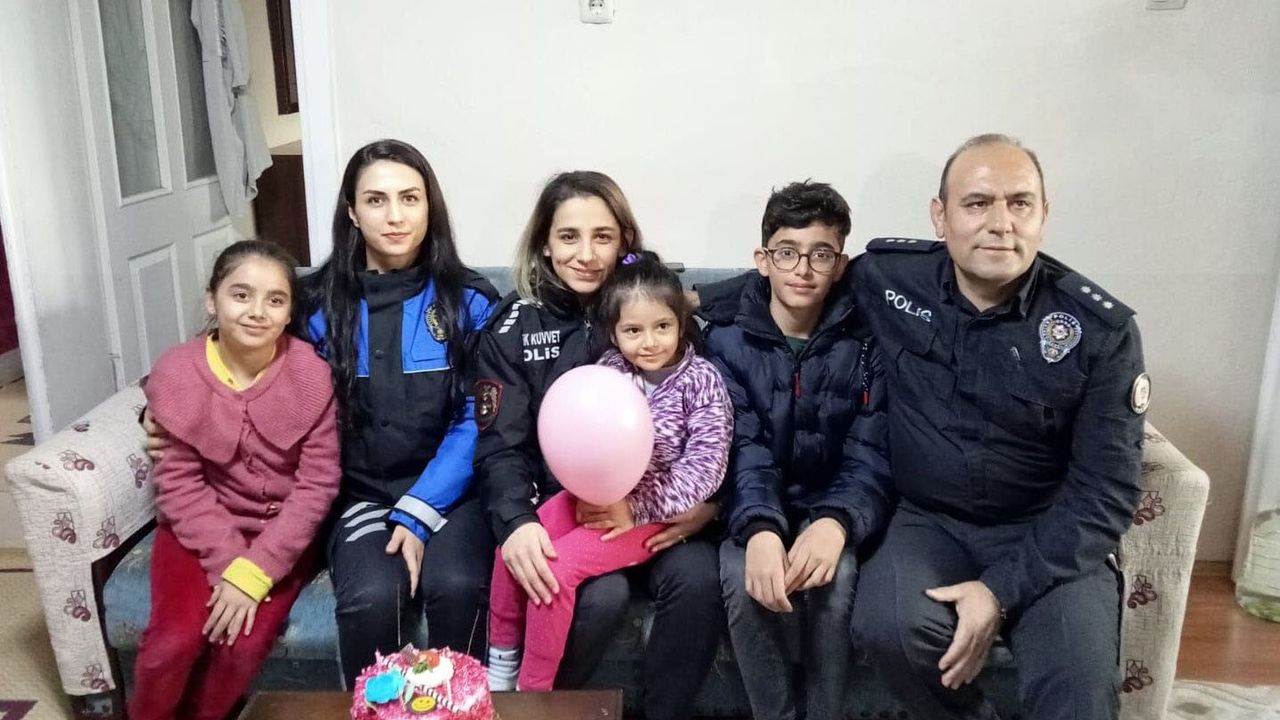 Bitlis'de depremzede çocuğa doğum günü sürprizi