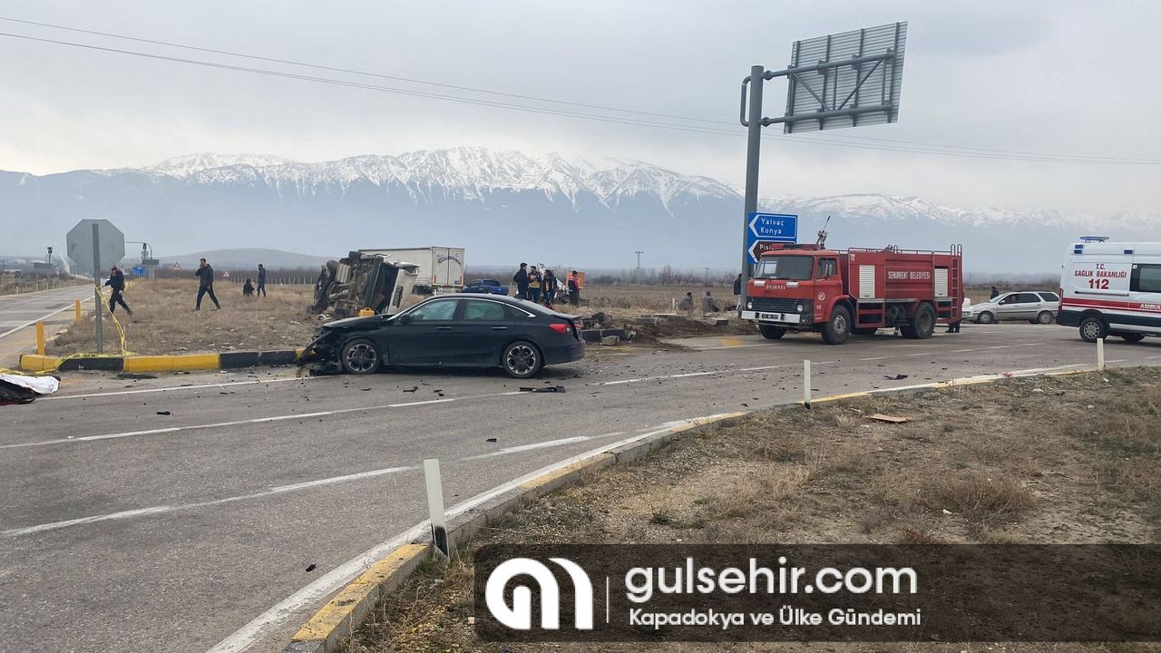 Isparta'da otomobil ile minibüs çarpıştı: 1 ölü, 2 yaralı