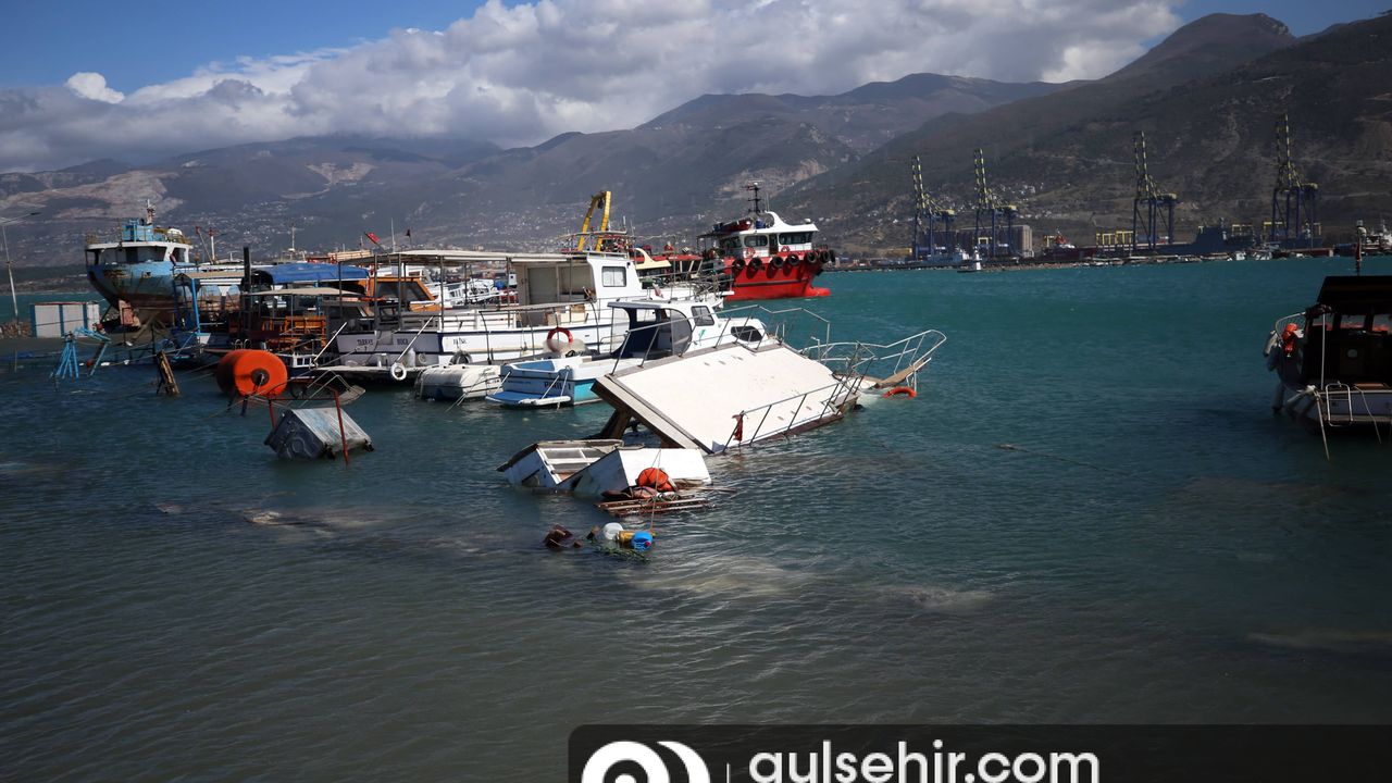 İskenderun'da bazı balıkçı tekneleri lodos nedeniyle battı
