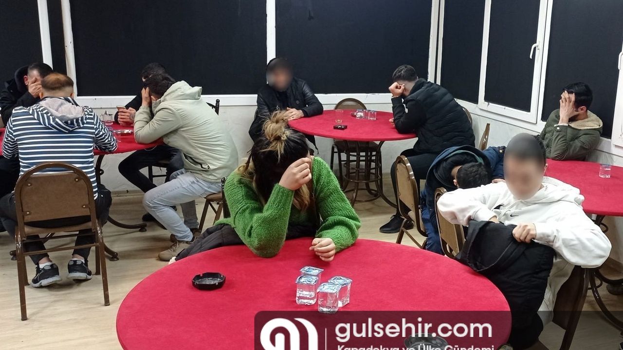 İzmir'de 43 kişi kumar oynarken yakalandı