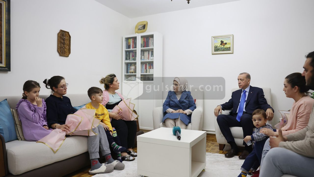 Cumhurbaşkanı, depremzede aileyi evinde ziyaret etti