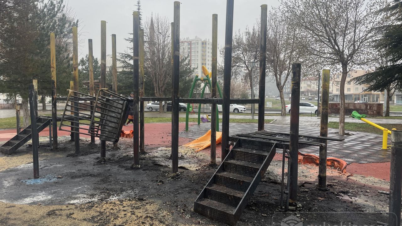 Kayseri'de oyun parkında yangın çıktı