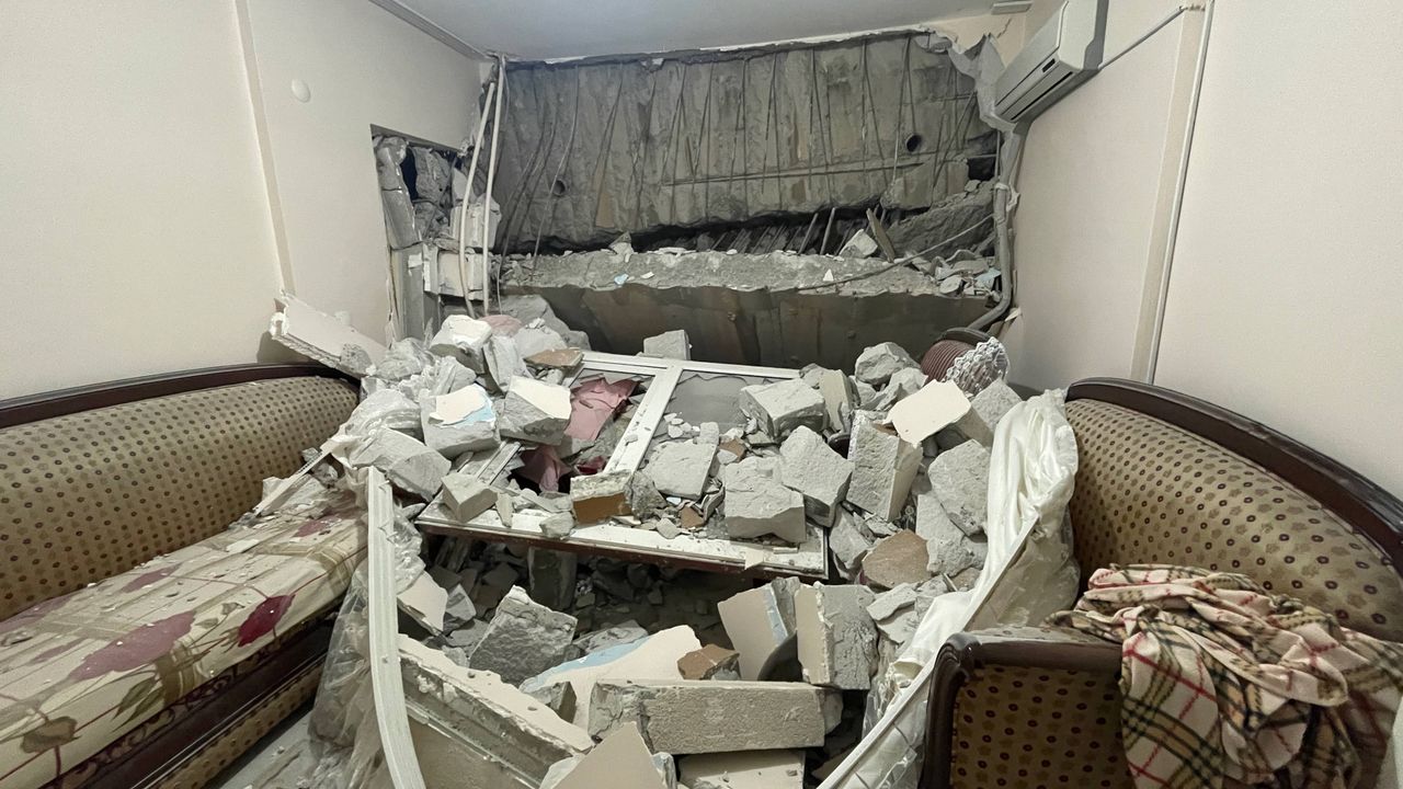 Kocaeli'de istinat duvarı çöktü, 32 daire  boşaltıldı
