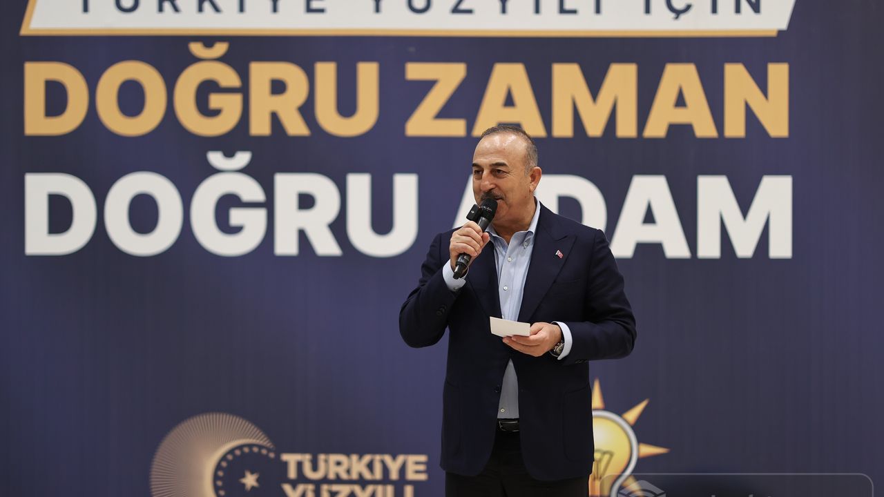 Bakan Çavuşoğlu, Antalya'da sahur programına katıldı
