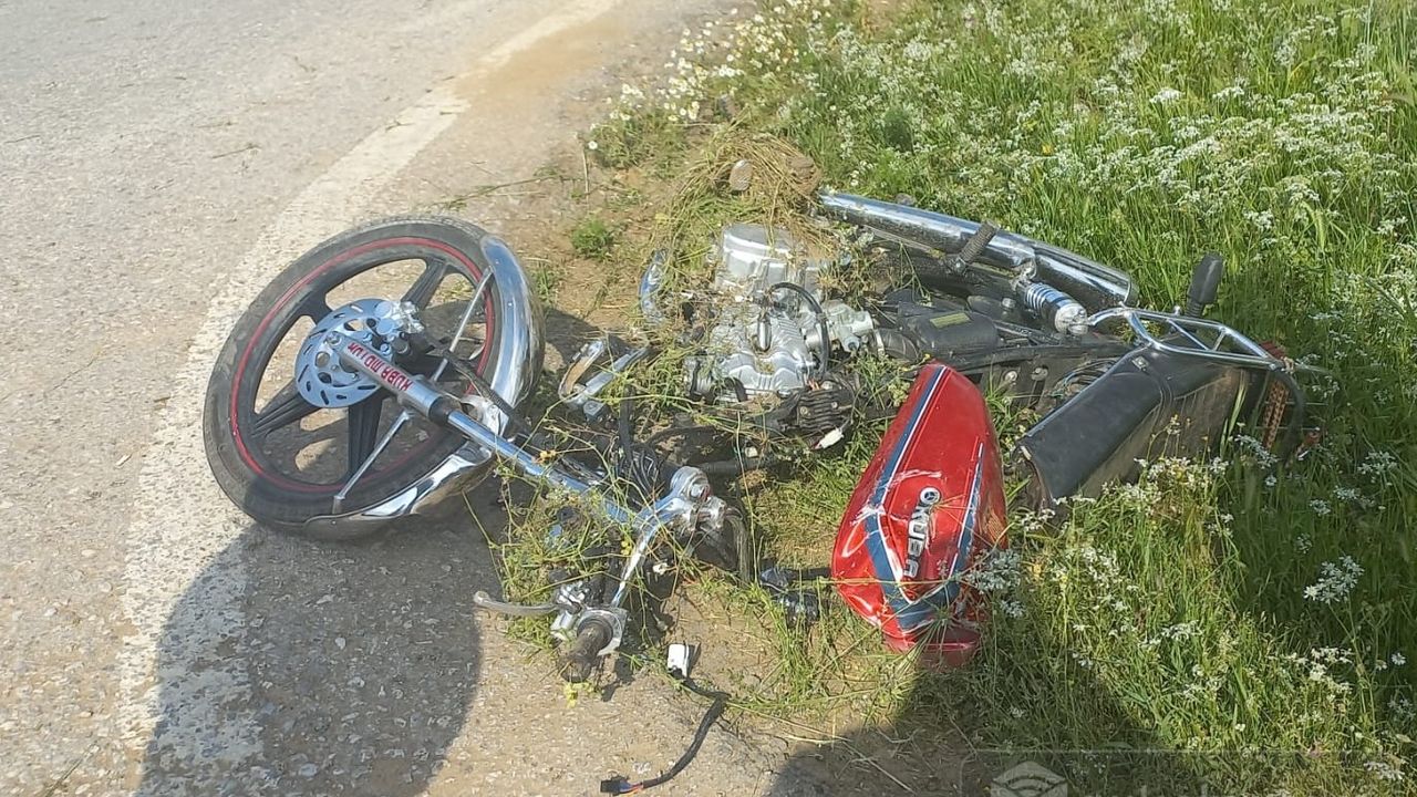 İzmir'de motosiklet otomobille çarpıştı, 2 çocuk yaralandı