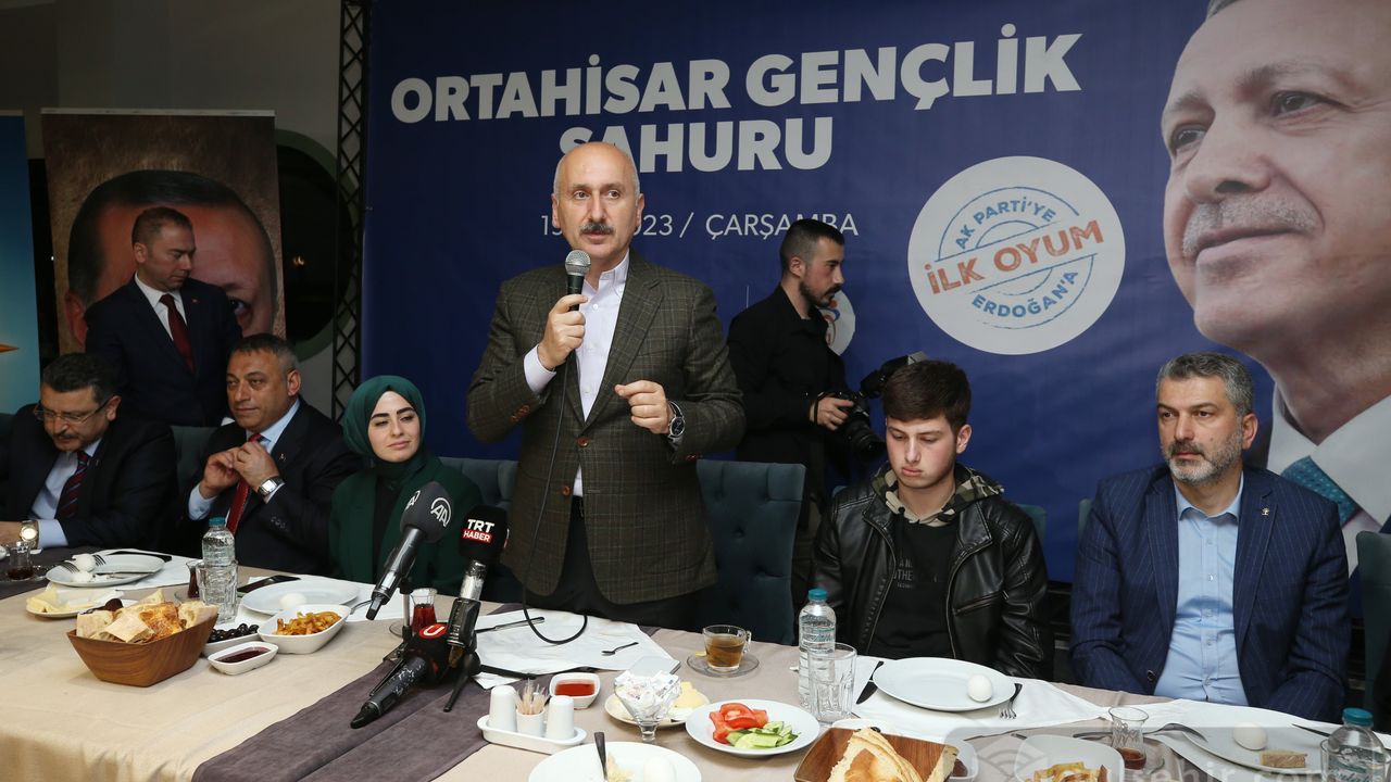 Bakan Karaismailoğlu, Trabzon'da sahur yaptı