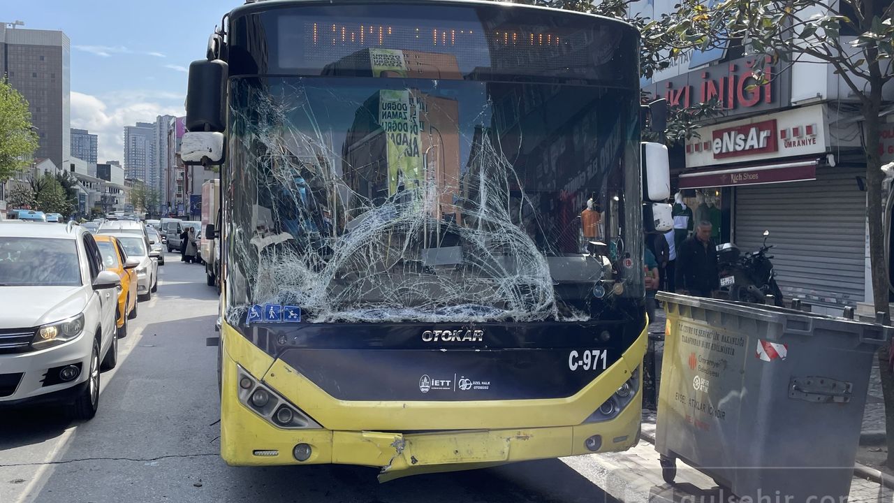 Ümraniye'de kaza, İETT otobüsü ile kamyonet çarpıştı