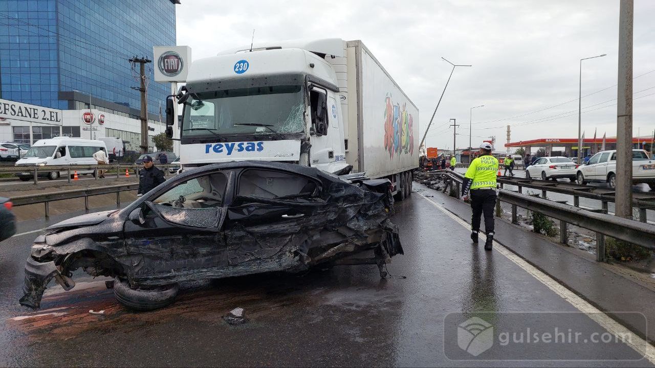 Kocaeli'de 8 araç kazaya karıştı, 9 yaralı