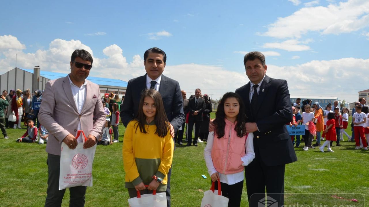 Gülşehir Belediye Başkanı çocukların yüzünü güldürdü