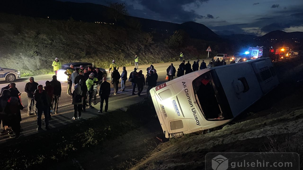 Sinop'ta yolcu otobüsü devrildi, 9 yaralı
