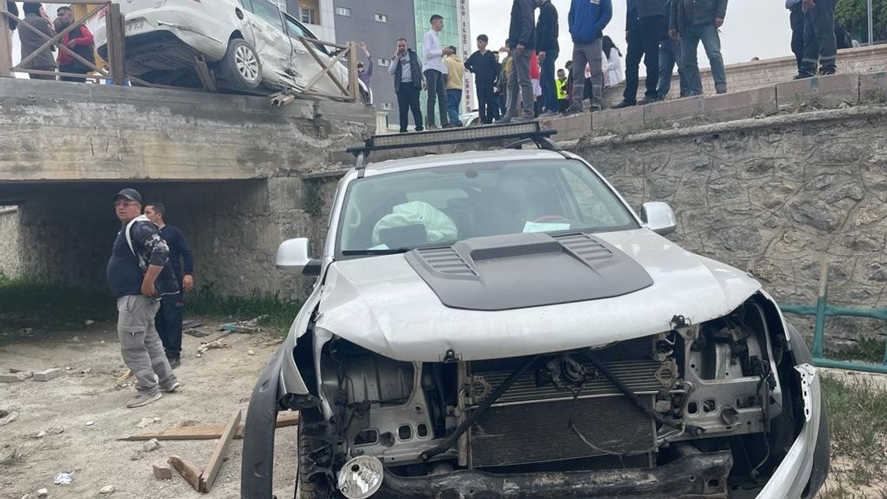 Konya'da otomobil ile pikap çarpıştı, 4 yaralı