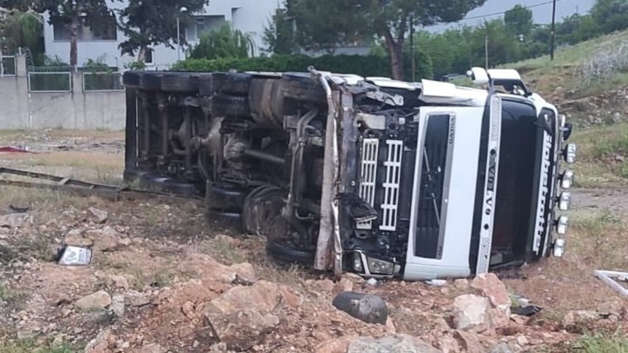 Adıyaman'da kamyon devrildi, 1 kişi yaralandı