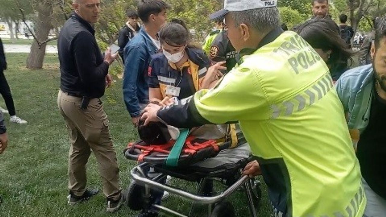 Konya'da dal kırıldı altında kalan genç yaralandı