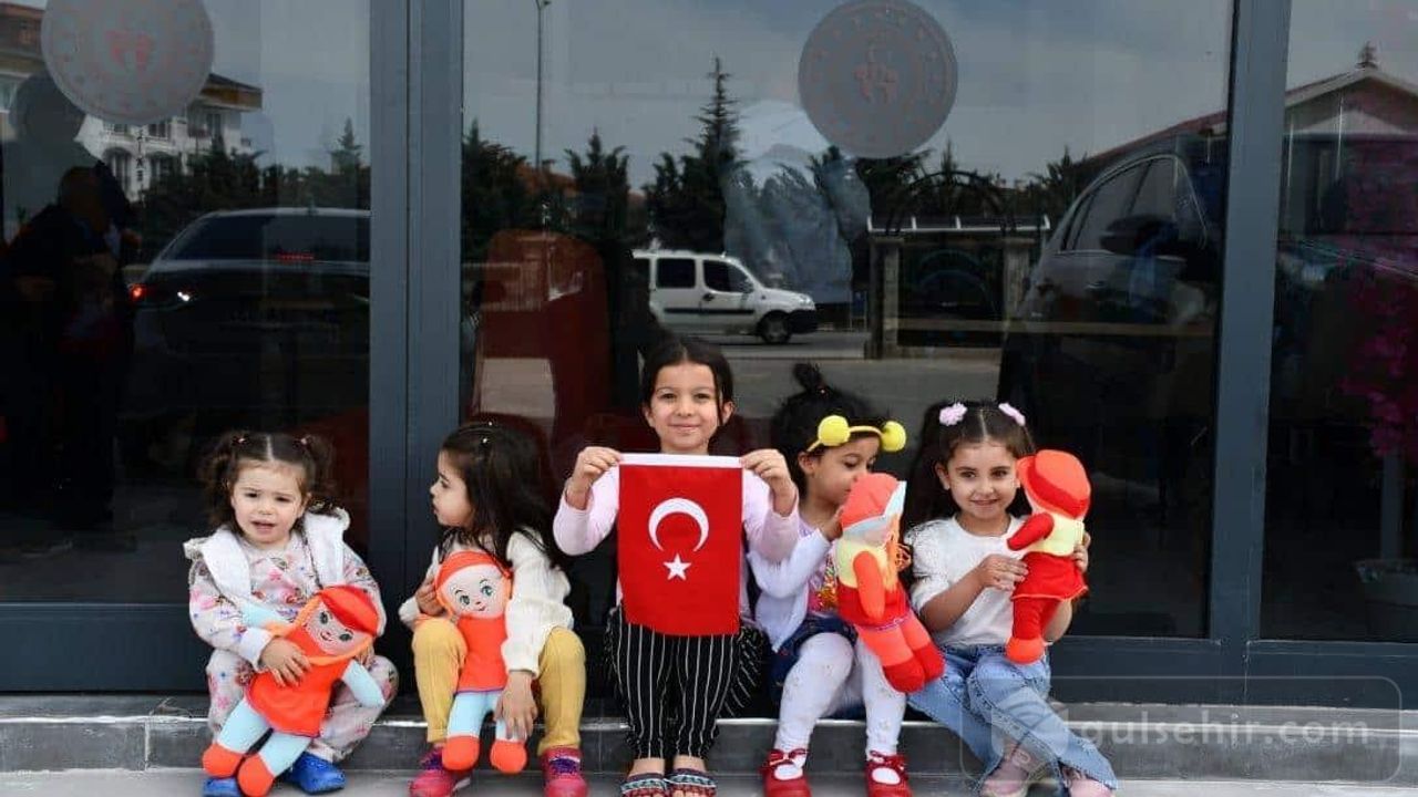 Nevşehir'de eğitim setleri dağıtıldı