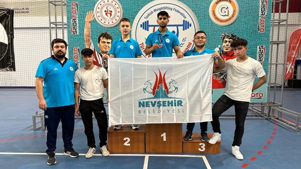 Halterde Büyük Başarı!  Eray Çaylak Türkiye Şampiyonu