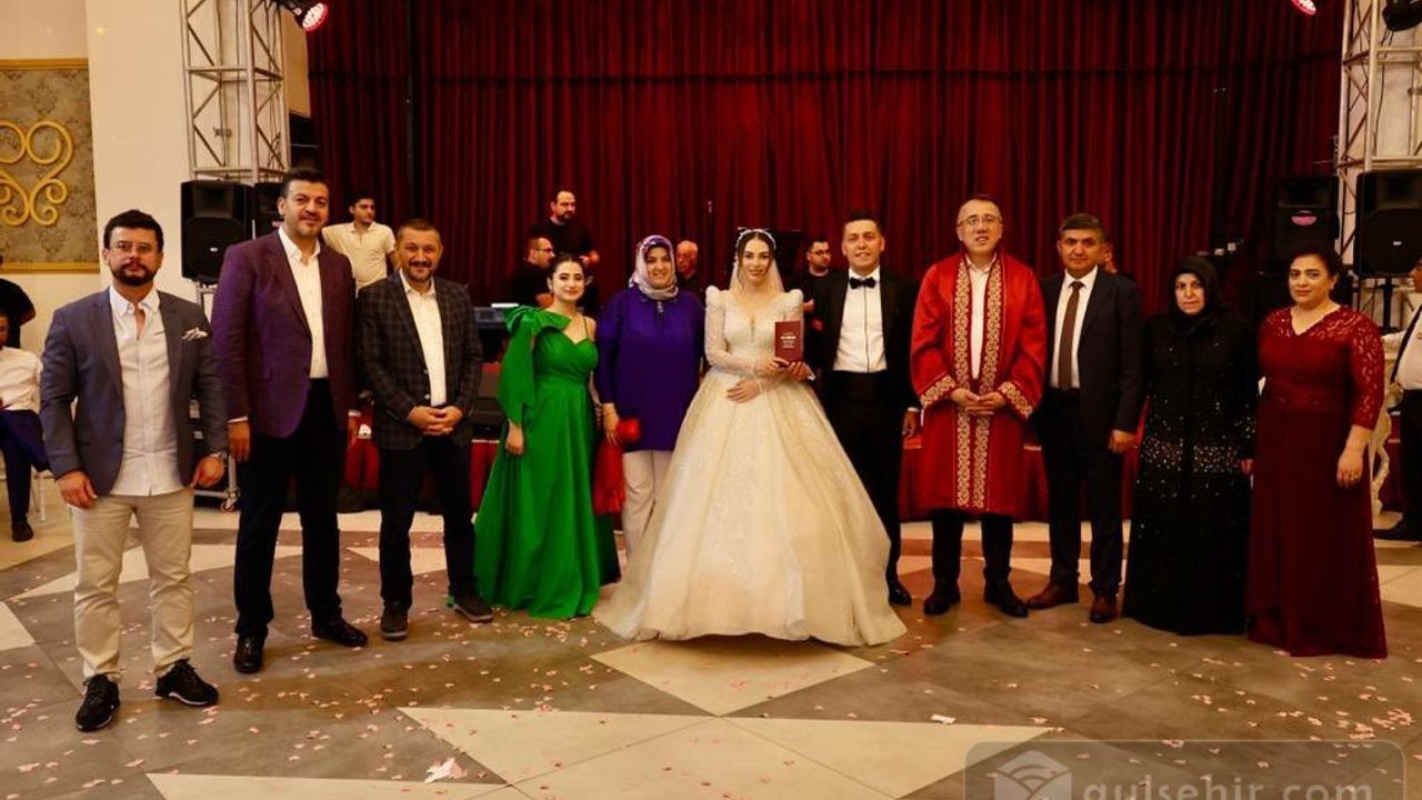 Mehmet Savran, Cumartesi mesaisinde! Gençlerin nikahlarını kıydı