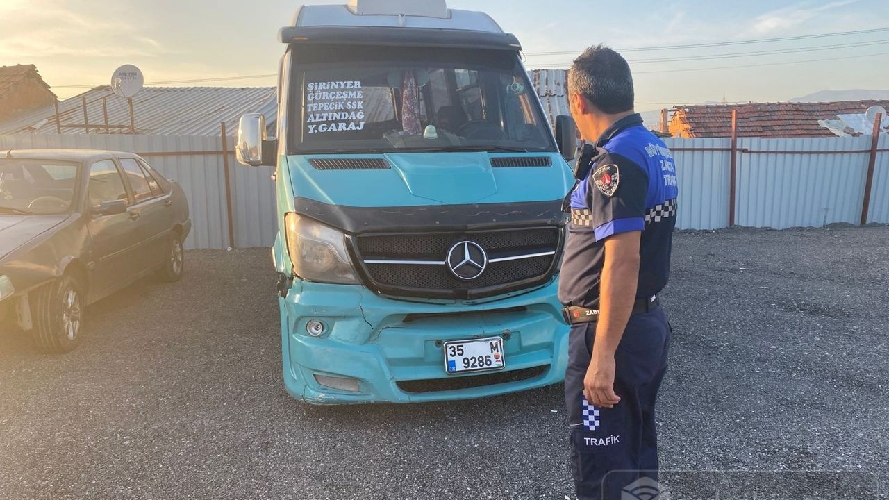 İzmirde Başka  Sürücüye Tornovida  ve Tekmeyle Şiddet Uygulayan Dolmuş Şoförüne Para Cezası