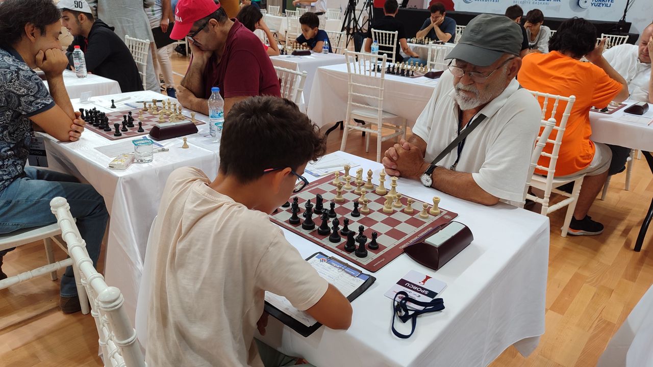 Türkiye Yüzyılı Satranç Turnuvası'nda Kıyasıya Yarış