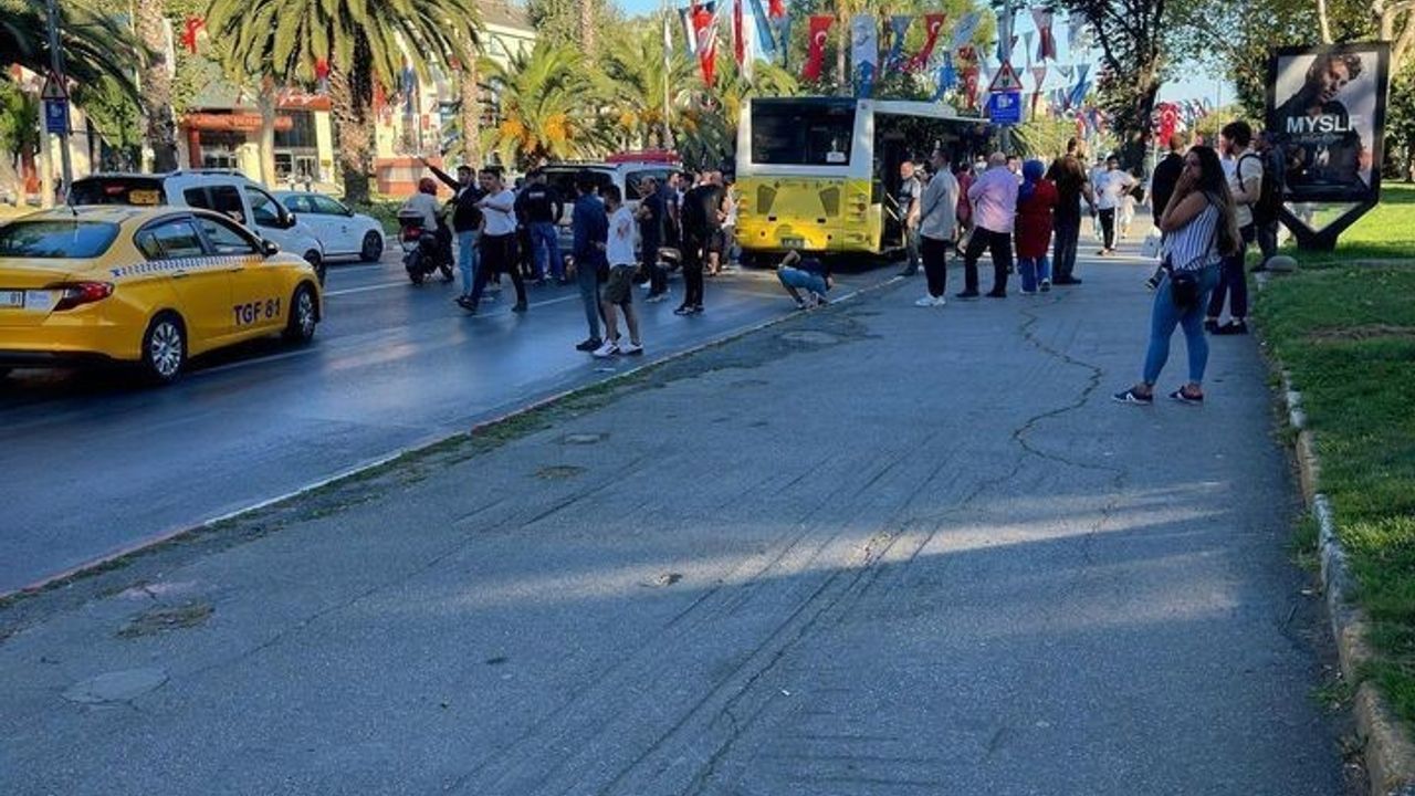 Fatih'te İETT Otobüsü İle Motosiklet Çarpıştı:''Hamile Kadın AğırŞekilde Yaralandı''
