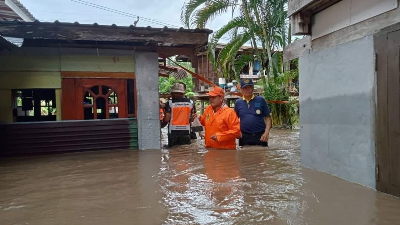 Tayland'da Sel Felaketi: ''Hayat Durma Noktasına Geldi Köprü Yıkıldı''