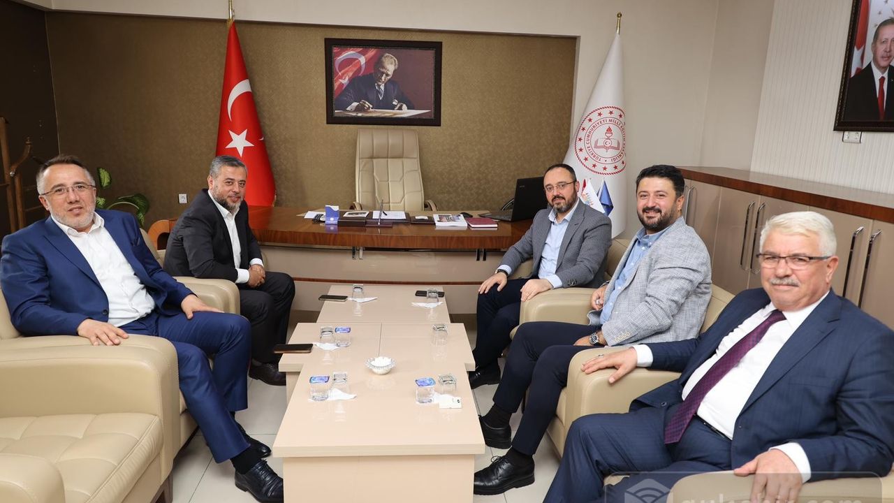 Mehmet Savran ve heyeti Milli Eğitim Müdürlüğü'nü ziyaret etti