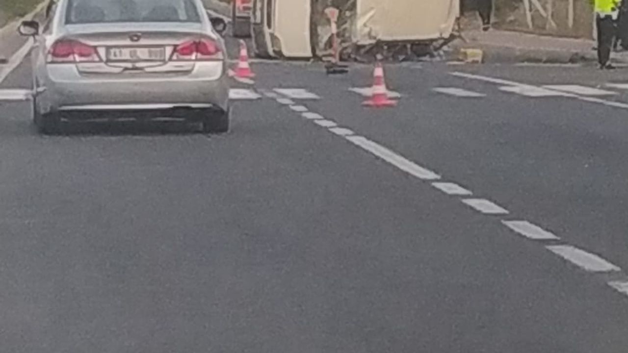 Gülşehir'de feci kaza! araba yan devrildi
