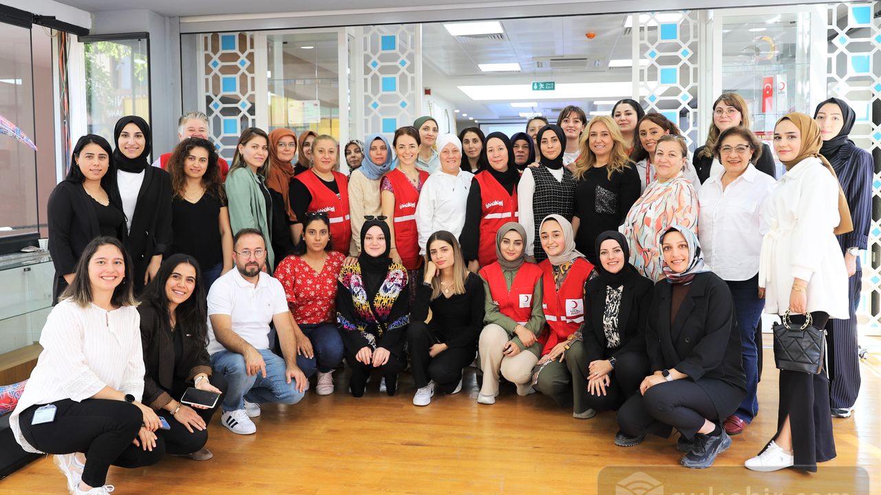 "Sağlık Elçisi" Kızılay Gönüllüsü Kadınlar