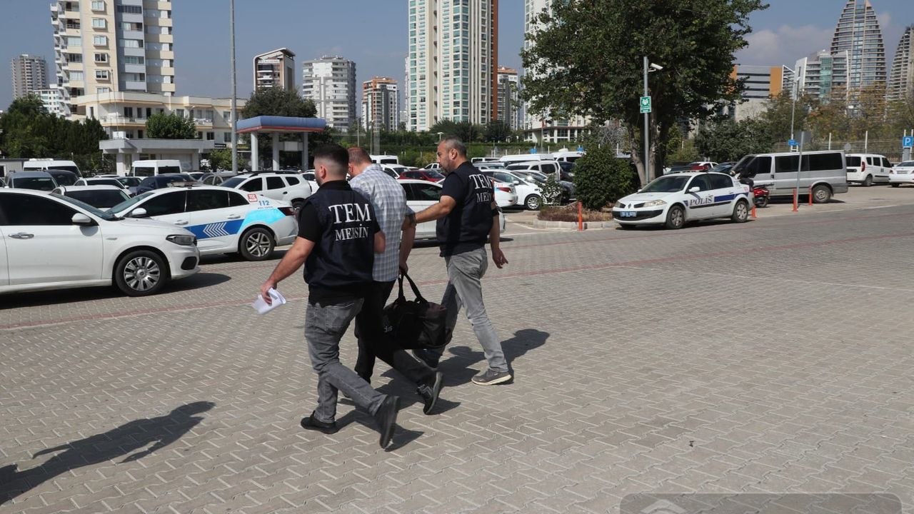 ''Mersin'de FETÖ'den Aranan Eski Emniyet Amiri Yakalanıp, Tutuklandı''