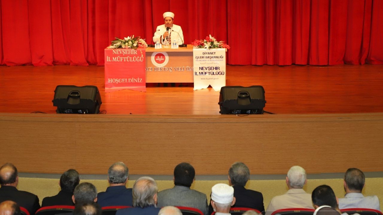 ''Diyanet İşleri Başkan Yardımcısı Burhan İşliyen Nevşehir Hacı Bektaş Veli Üniversitesi'nde (NEVÜ)  Konferans Verdi''