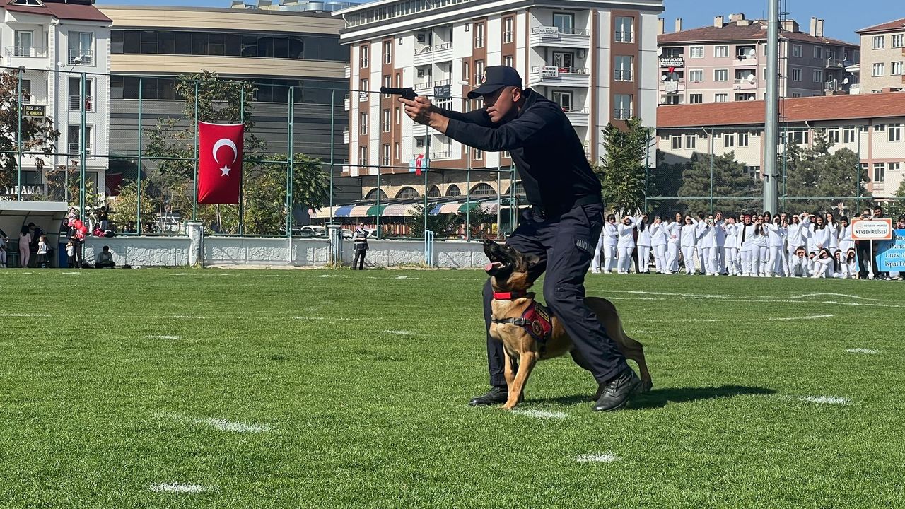 ''Nevşehir'de Jandarma Köpeğine Tam Not''