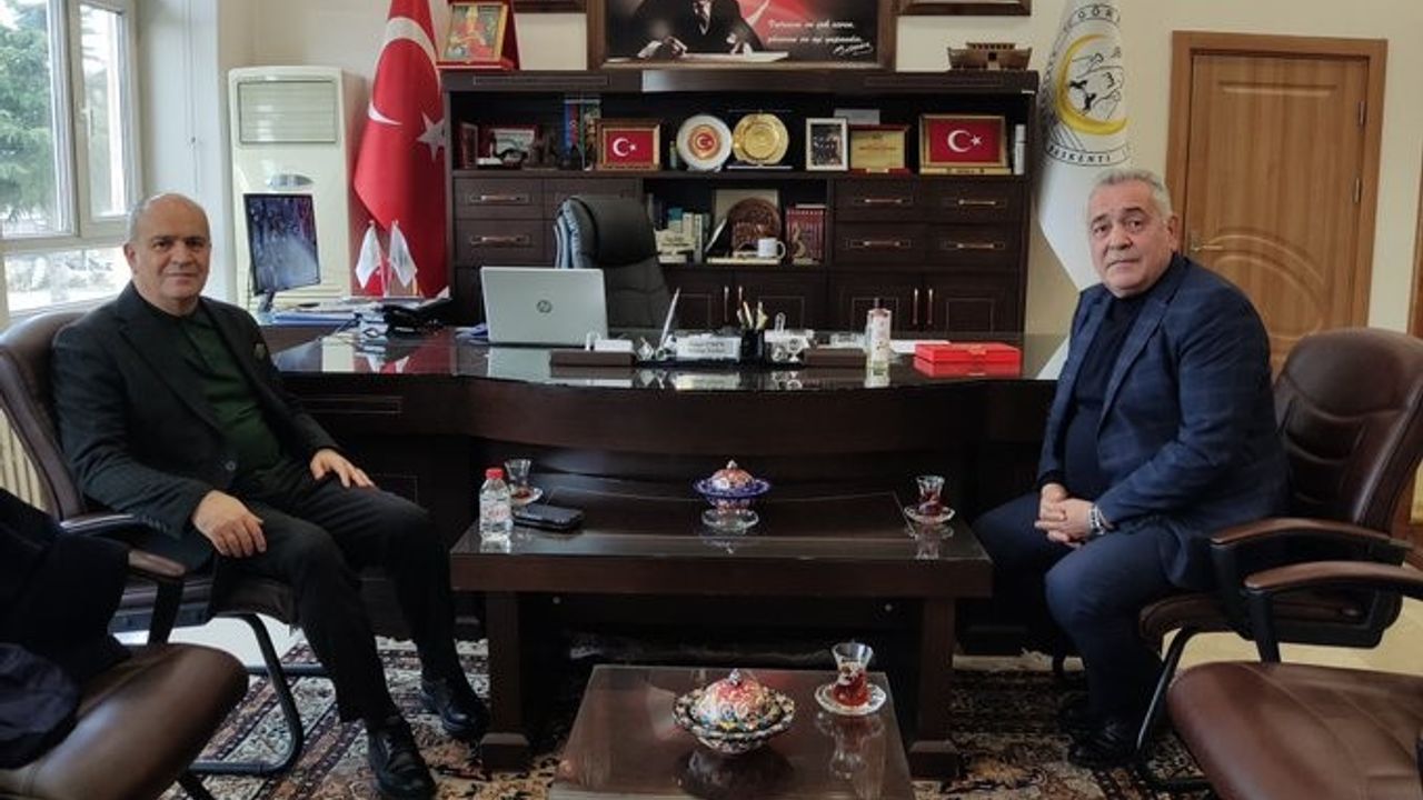 "Emekli İl Emniyet Müdürü Mehmet Artunay, Belediye Başkanı Ömer Eren'i Ziyaret Etti"