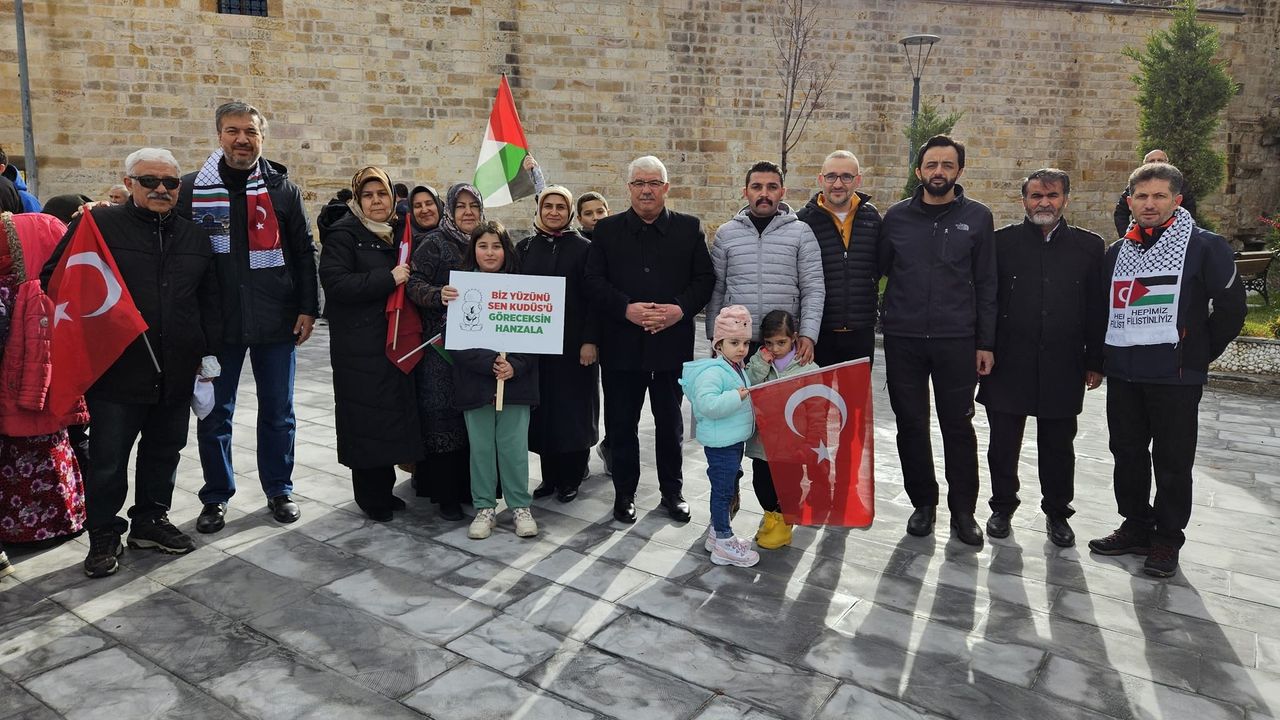 Eğitim-Bir-Sen Nevşehir Şubesi, Filistin'e Destek ve Dua Etkinliğinde Bir Araya Geldi