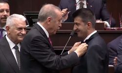 Mehmet Akif Çelebi'nin AKP Rozetini Erdoğan Taktı