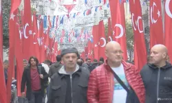 İstiklal Caddesi,  boydan boya Türk bayraklarıyla donatıldı
