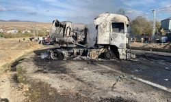 Ağrı'da tankerle yolcu otobüsü çarpıştı. 7 Kişi hayatını kaybetti.