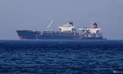 Yunanistan'ın ABD'nin talebiyle alıkoyduğu İran'a ait petrol tankeri serbest bırakıldı