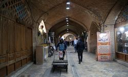 İran da bazı esnaflar kepenk kapattı