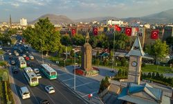 Kayseri'de köprü korkuluğuna çarpan otomobilin sürücüsü ağır yaralandı