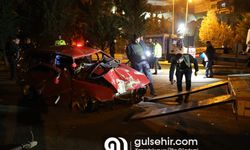 NEVŞEHİR - Aydınlatma direğine çarpan otomobildeki 2 kişi yaralandı